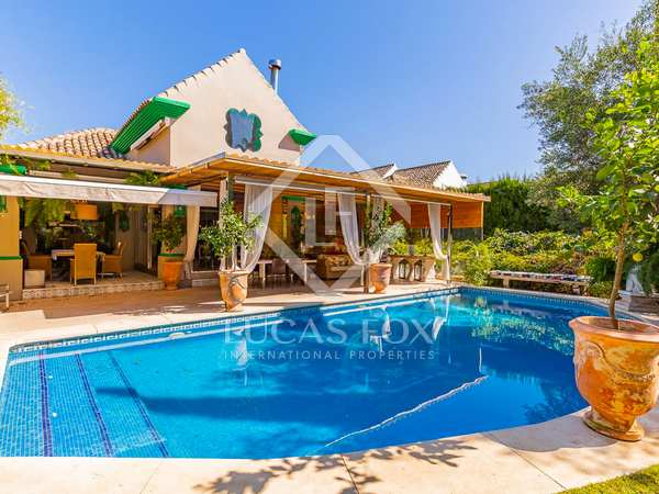 588m² house / villa with 150m² terrace for sale in Golden Mile