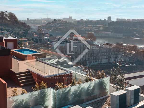 161m² penthouse with 62m² terrace for sale in Porto