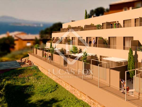156m² house / villa with 20m² terrace for sale in Begur Town