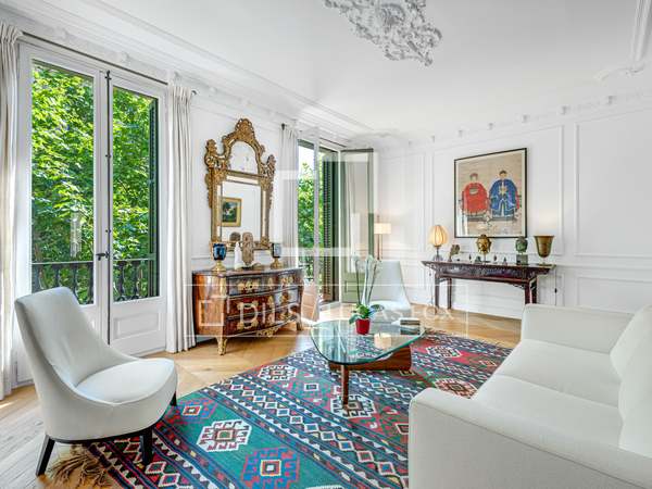 110m² Apartment with 10m² terrace for sale in Eixample Left