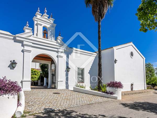 1,400m² cortijo with 1,000m² garden for sale in Sevilla