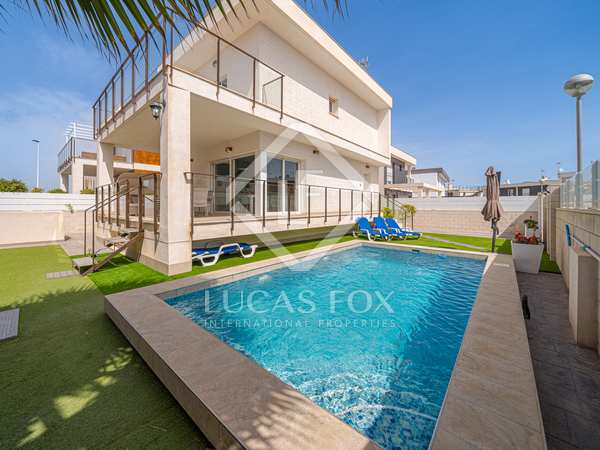 228m² house / villa with 53m² terrace for sale in Gran Alacant
