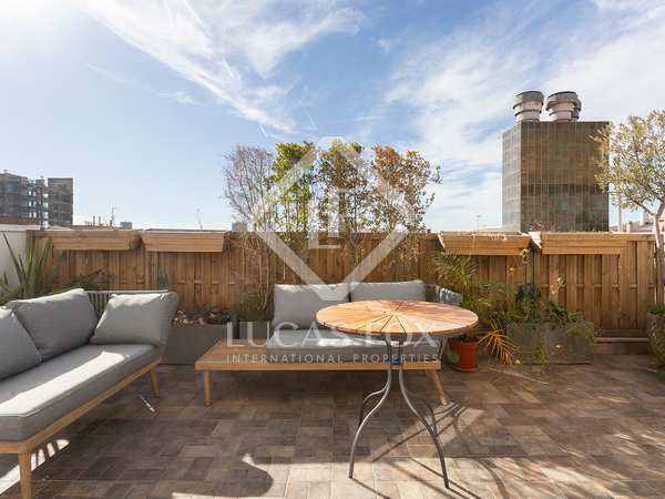 110m² penthouse with 45m² terrace for sale in Eixample Left