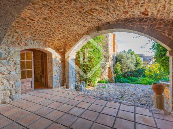 696 m² country house for sale in Alt Empordà, Girona