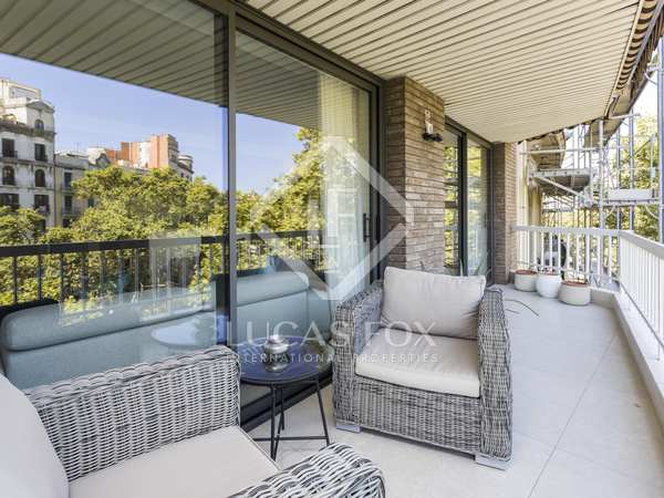 146m² apartment with 11m² terrace for sale in Eixample Right