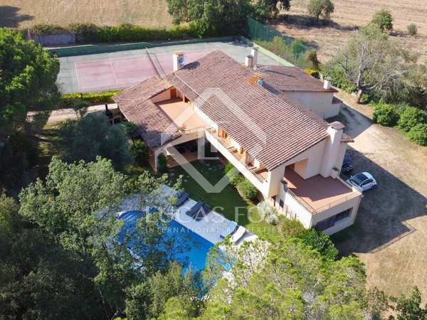 590m² house / villa for sale in Santa Cristina, Costa Brava