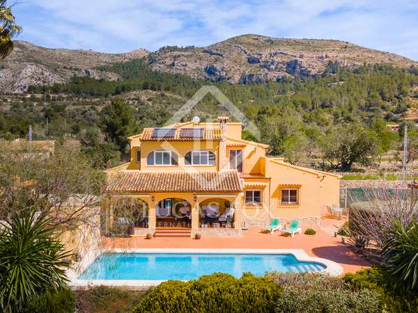Casa / villa de 260m² con 70m² terraza en venta en Moraira