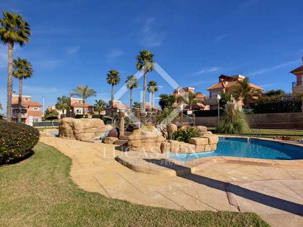 205m² house / villa with 25m² terrace for sale in Gran Alacant