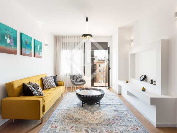 73 m² apartment with 6 m² terrace for sale in Eixample Left