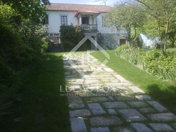 609m² house / villa with 6,600m² garden for sale in Porto Baixa