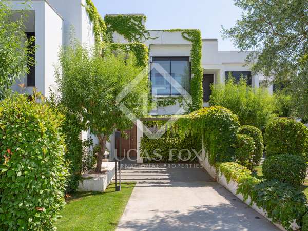324m² house / villa for sale in PGA, Girona