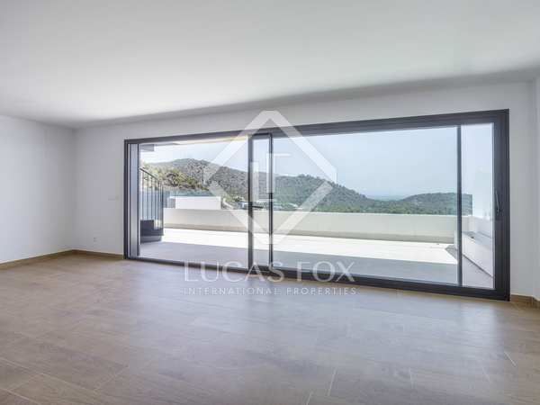 221m² penthouse with 157m² terrace for rent in Los Monasterios