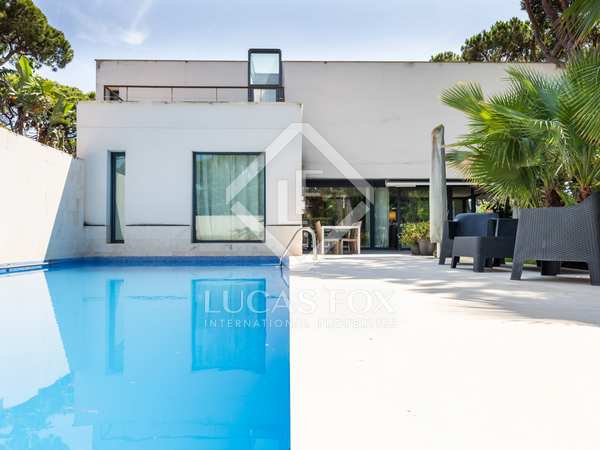 300m² house / villa for sale in Gavà Mar, Barcelona