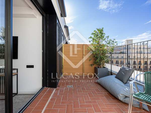 55m² penthouse with 15m² terrace for rent in Eixample Right