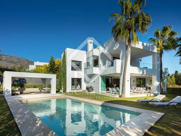 421m² house / villa with 286m² terrace for sale in Golden Mile