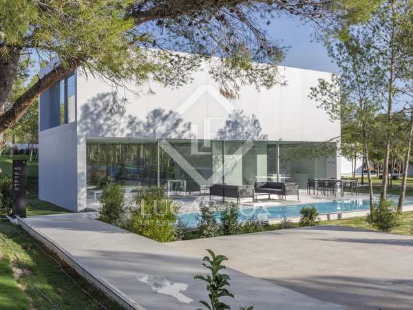 216m² house / villa with 73m² terrace for sale in Godella / Rocafort