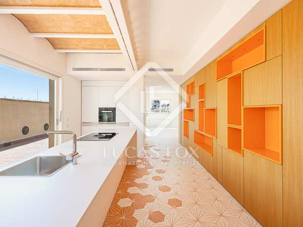 175m² penthouse with 65m² terrace for sale in Eixample Right