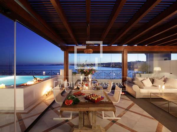 Пентхаус 199m², 157m² террасa на продажу в Эстепона