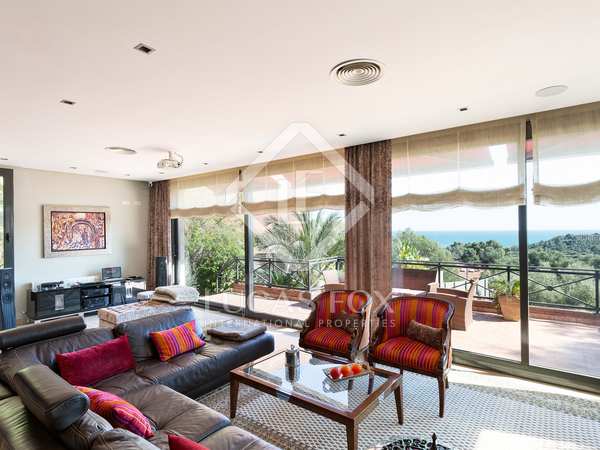 Huis / villa van 456m² te koop in Montemar, Barcelona