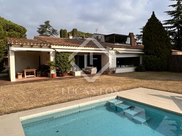 270m² house / villa with 1,000m² garden for sale in Sant Vicenç de Montalt