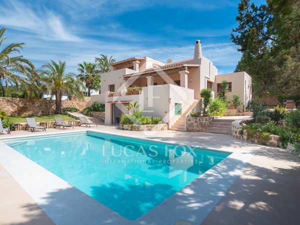Villa van 360m² te koop met 87m² terras in San José, Ibiza