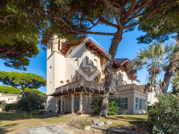 664m² house / villa with 2,279m² garden for sale in Sant Vicenç de Montalt