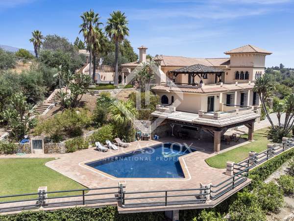 521m² house / villa with 574m² terrace for sale in Estepona City