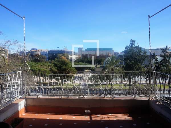 Apartmento de 174m² with 20m² terraço à venda em Gran Vía