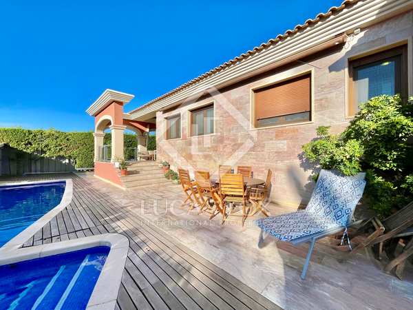 524m² house / villa for sale in Playa Muchavista, Alicante