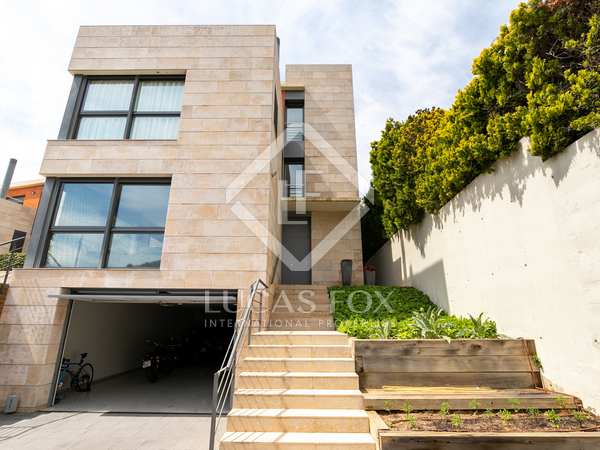 Huis / villa van 492m² te koop in Esplugues, Barcelona