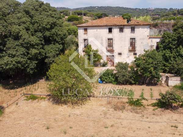826m² house / villa with 54,000m² garden for sale in Mataro