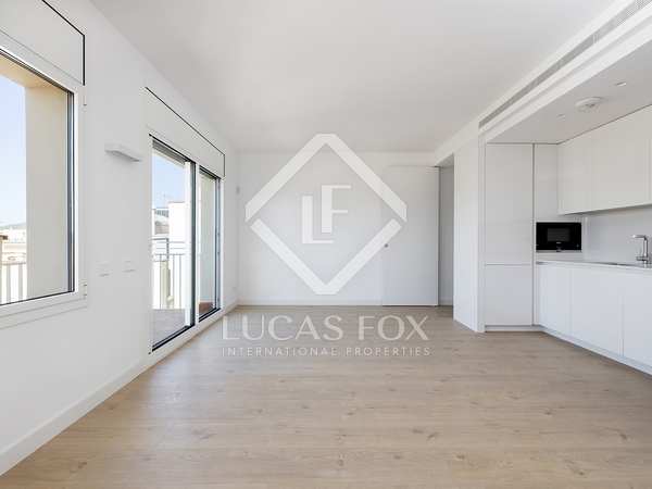 80m² penthouse with 8m² terrace for sale in Eixample Left