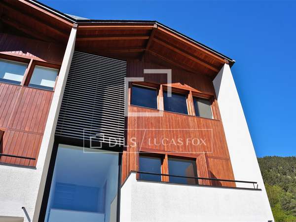 Casa / Vila de 265m² with 80m² Jardim à venda em La Massana