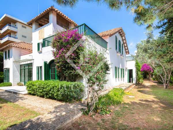 356m² house / villa with 930m² garden for sale in Caldes d'Estrac