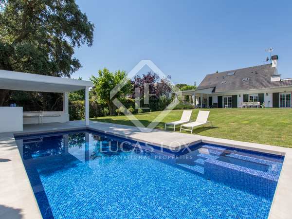 317m² house / villa with 1,200m² garden for sale in Pozuelo
