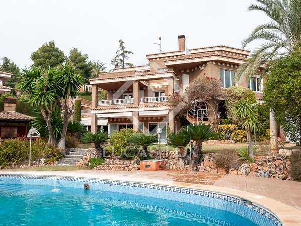 Дом / вилла 980m² на продажу в Los Monasterios, Валенсия
