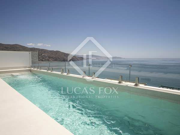 382m² house / villa with 18m² garden for sale in Axarquia