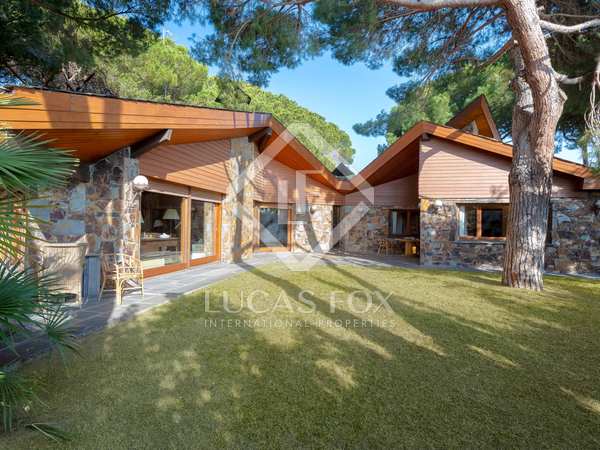 726m² house / villa with 6,500m² garden for sale in Sant Andreu de Llavaneres