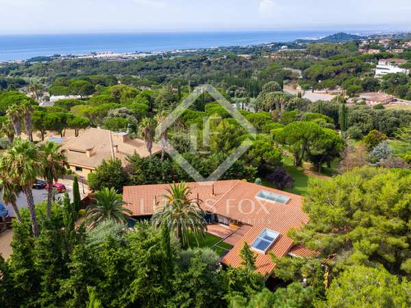 738m² house / villa with 1,800m² garden for sale in Sant Vicenç de Montalt