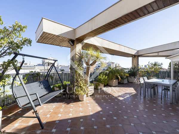 147m² penthouse with 100m² terrace for rent in Eixample Left