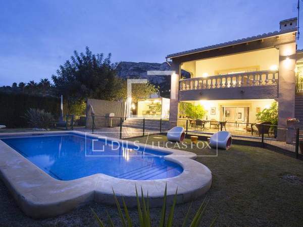 Casa / Vila de 280m² with 10m² terraço à venda em Dénia