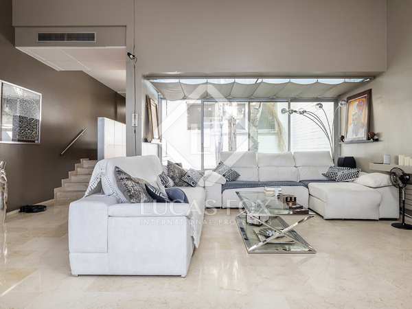 215m² house / villa with 74m² terrace for sale in Poblenou