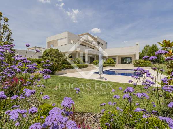 Casa / villa di 1,130m² in vendita a Aravaca, Madrid