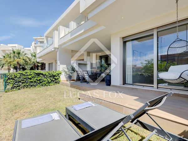193m² apartment with 25m² garden for sale in Estepona Puerto
