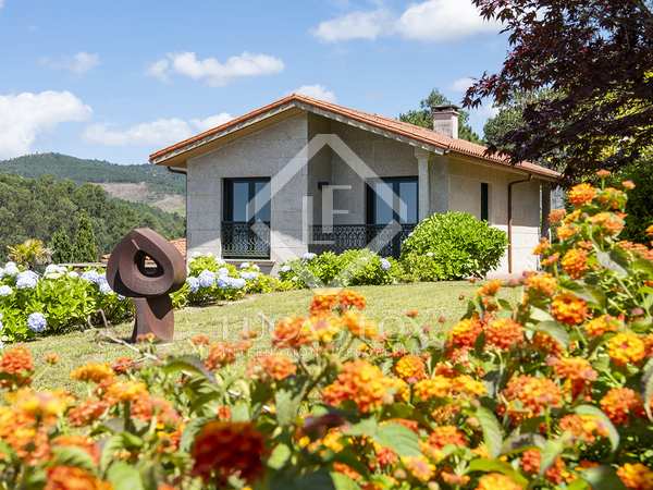 275m² house / villa for sale in Pontevedra, Galicia
