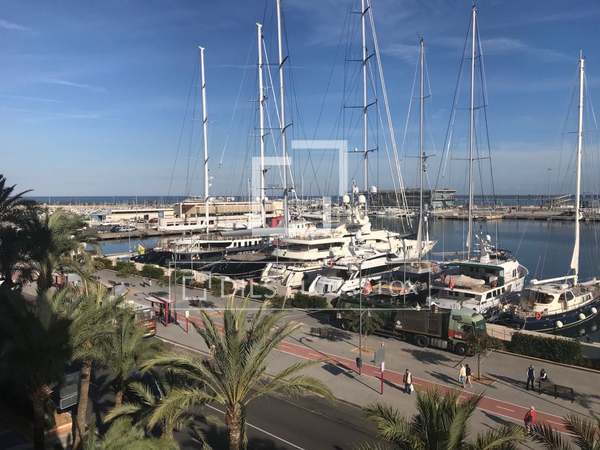 Apartmento de 240m² with 32m² terraço à venda em Dénia