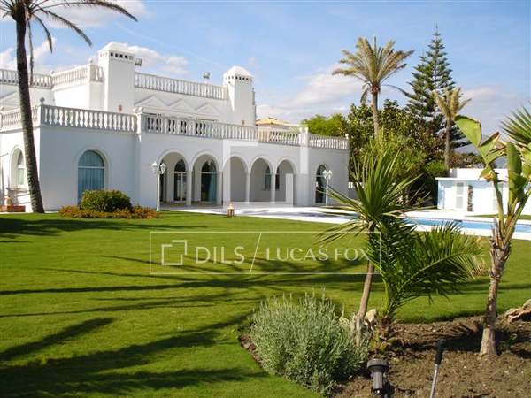 Strand woning te koop in Guadalmina Baja, Marbella