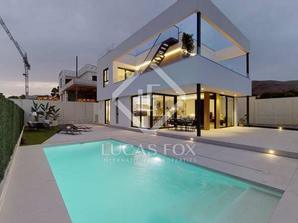 Casa / Villa de 241m² en venta en Finestrat, Alicante