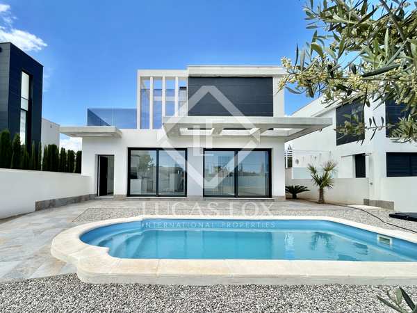 Villa van 280m² te koop in Playa Muchavista, Alicante