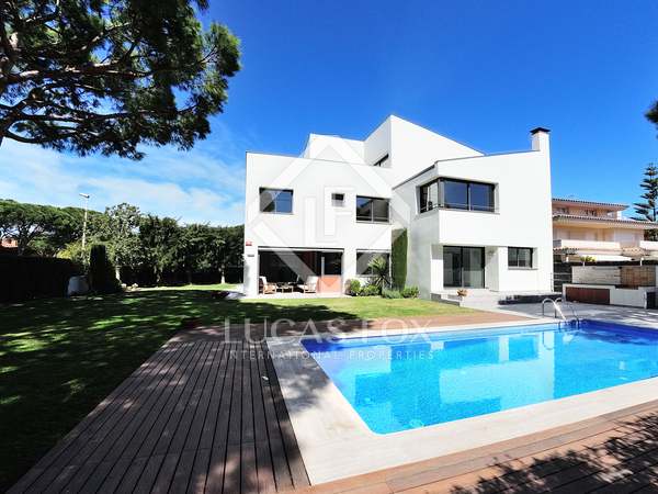 662 m² house with 500 m² garden for sale in Gavà Mar